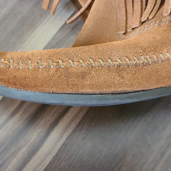EUC Minnetonka fringe boots - Picture 7 of 16